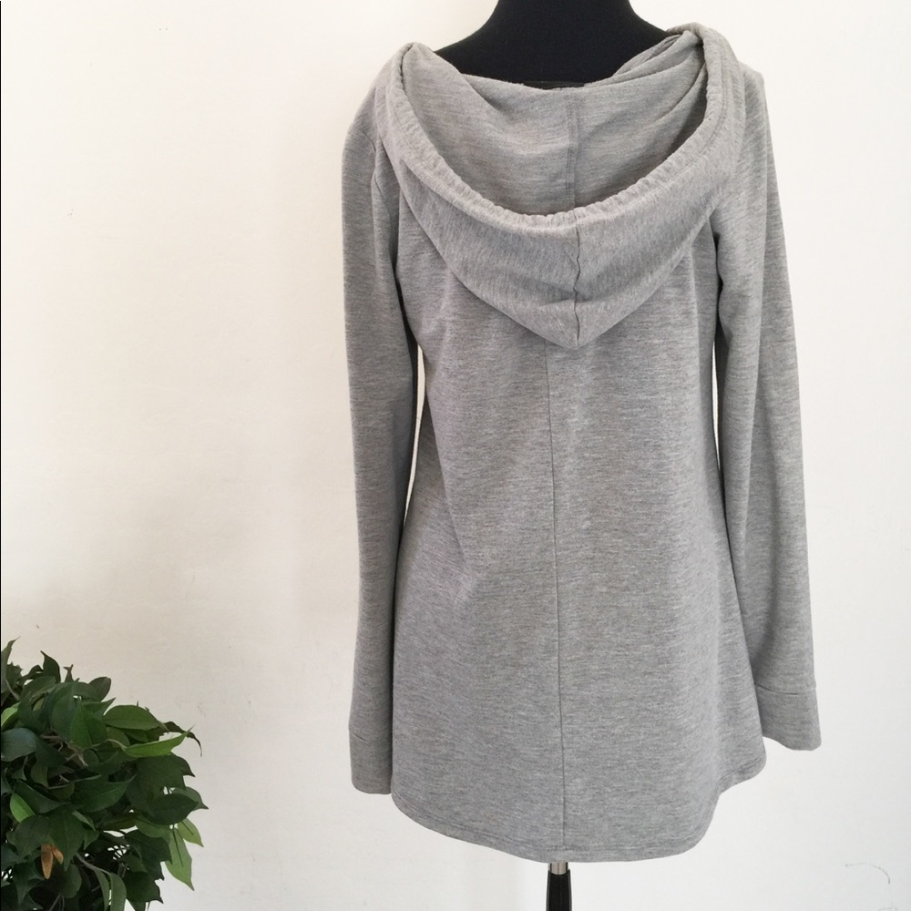 WMO Hi-Lo Sweater with Hood Size Medium